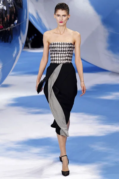 Look 44
